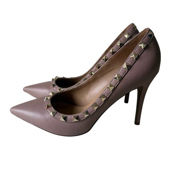 Kaitlyn Pan Shoes - KAITLYN PAN | Rockstud Pump Heels Beige Pointed Toe Stiletto Leather | Size 7.5